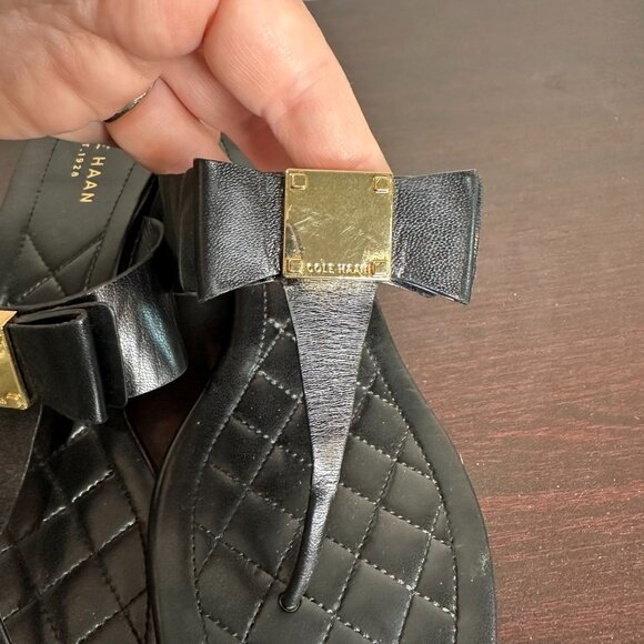 Cole Haan Tali Bow Wedge Sandals Size 7 Black Leather Gold - Picture 8 of 9